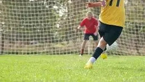 宋妍霏窦靖童恋情甜蜜曝光，两年恋情备受关注！